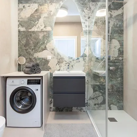 Apartly - Garden Z Prywatnym Ogrodem W Centrum# Parking